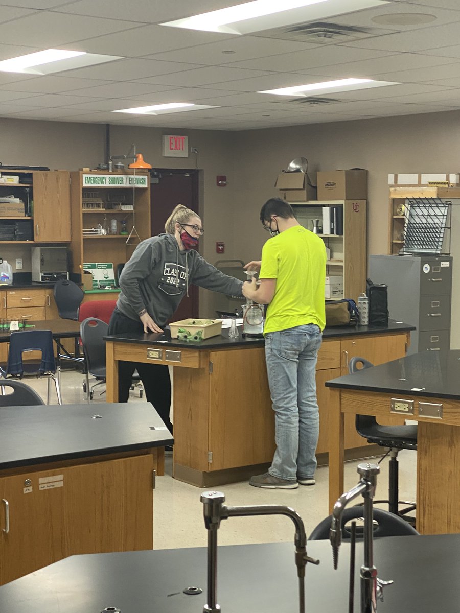UC_Principal's tweet image. APC Chemistry Students applying their classroom knowledge in a practical hands-on lab experiment.  #handsonlearning #futurechemist #dualcredit #collaboration #Ucpride @RandolphEastern