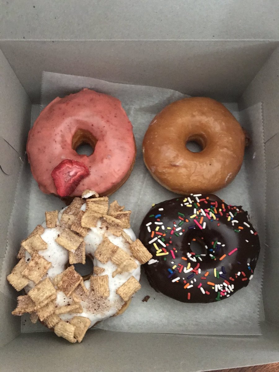 darryljmaxwell's tweet photo. After a banner @DCBarProBono #Exponentum Legal clinic yesterday, decided to gift my colleagues donuts from an awesome, gluten-free shop, @MainStTakoma’s Donut Run. #iBuyDC #ShopSmall #ShopLocal https://t.co/qK7pUPcsqk