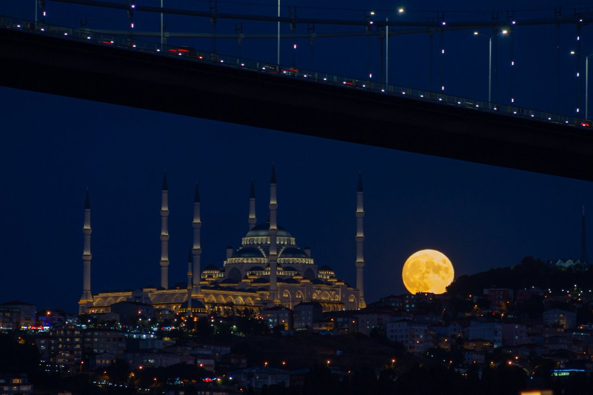 Стамбул 2017. Босфорский мост в Стамбуле. Босфор ночью Стамбул ночью. Турция Стамбул Босфорский мост ночь. Вид на Босфор ночной Стамбул.