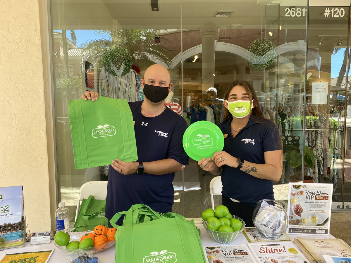 Sandalwoodvil's tweet photo. Field Marketing Manager Tony and Sandalwood’s concierge Melanie saw hundreds of people at the Bonita Community Expo yesterday. Letting them know about maintenance free luxury living and the limited apartment homes left. #SWFLInc #NaplesLuxury https://t.co/FnWwmjZRWT