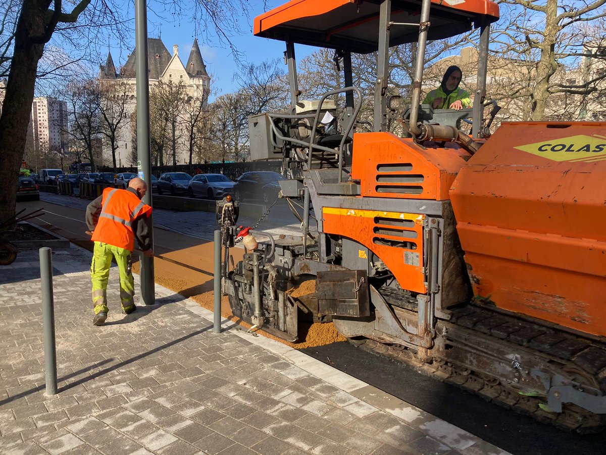 SmetPascal's tweet photo. Créer des pistes cyclables séparées et sécurisées sur la petite ceinture a été un combat. Nous y sommes! n! 💛🚲
Ceci est un exemple qui doit être multiplié à Bruxelles!
➡️ https://t.co/s4g0W88O1b
#BrusselsForPeople #BikeForBrussels https://t.co/c6odi8yz40