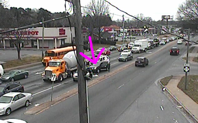 x.com/ChuckRoadsCLT/… UPDATE - blocking EB left turn lane