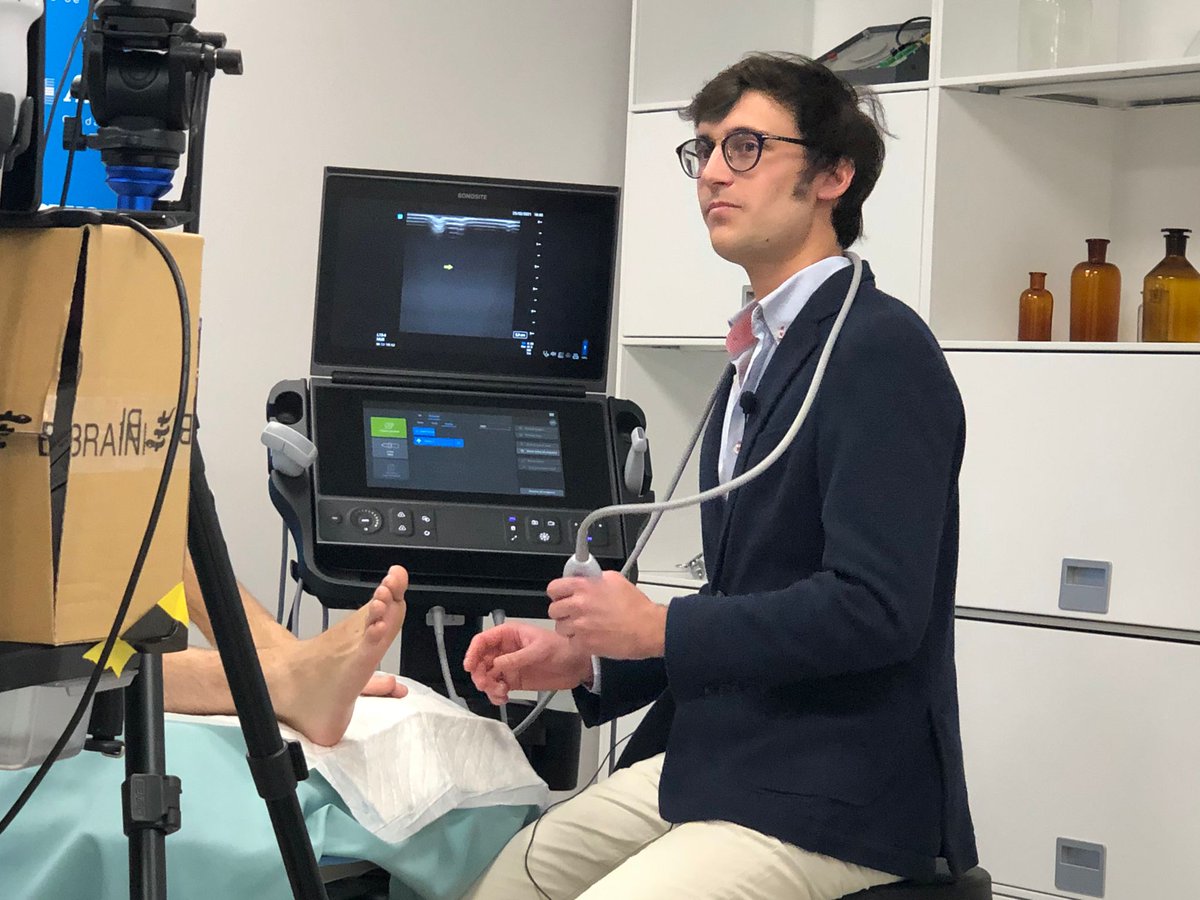 🎥 ¡Así estamos! En la grabación de la V edición de 'Mánchate las manos', organizada por los residentes de Traumatología del #HospitalAsepeyoCoslada, para iniciarse en la ecografía musculoesquelética, fundamental en esta especialidad @MiguelGNavlet #MiguelJiménezFermín #salud