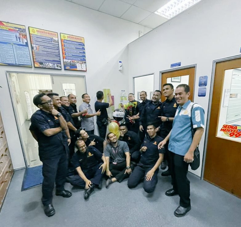 kejuruteraanhq's tweet photo. 26.02 2021 : Admin | Majlis Jasamu Dikenang & Selamat Bersara Encik Ismail Rie yang telah berkhidmat bersama Kej.JBPM selama 41 tahun. Terima kasih atas jasa bakti & pengorbanan tuan selama ini, semoga diberikan kesihatan & dimurahkan rezeki ๐คฒ
#sifoo ๐ค๐ค
#selamatbersara๐ https://t.co/cblKw8mvtY