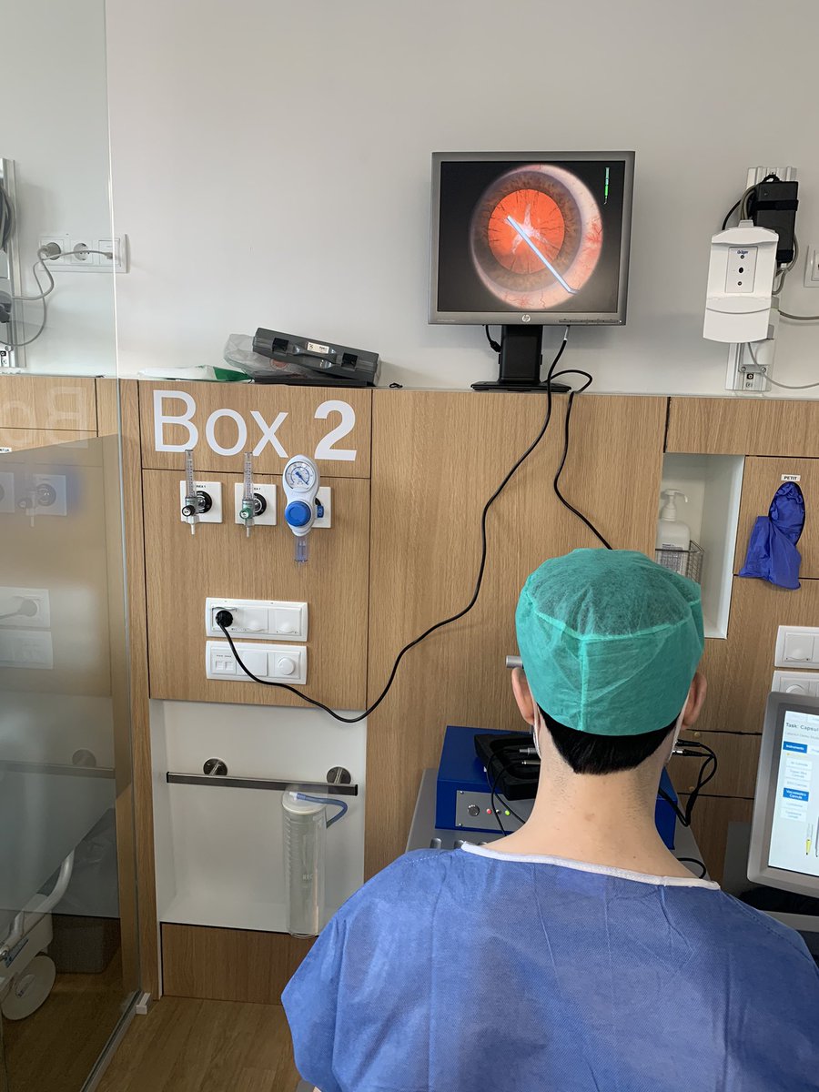 DrAlfredoAdan's tweet photo. Gracias a @Bausch_Lomb_SP hemos iniciado la formación con un simulador quirúrgico #EyesiSurgical con los residentes del instituto de #Oftalmologia @hospitalclinic https://t.co/j8hpXiC19a