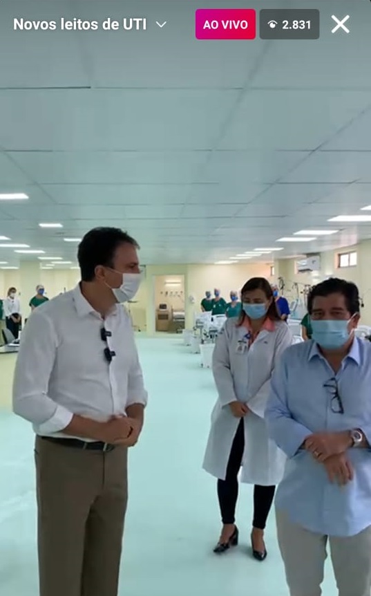 Ceará - 26/2/2021 - Pior fase da pandemia de Covid-19

1) Presidente Jair Bolsonaro inaugura trecho de estrada em Tianguá. Diversas aglomerações no entorno, pessoas sem máscara.
2) Governador Camilo Santana inaugura leitos de UTI. Não é permitida a presença de pessoas no evento.