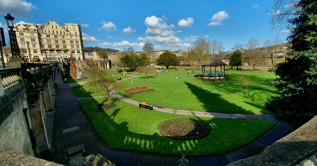 Lovely day out in Bath today. Feels more like Spring than Winter... 😀

#bathcity #bathlive #cityofbath #bathsomerset #bath #paradegardens #beautifulbath