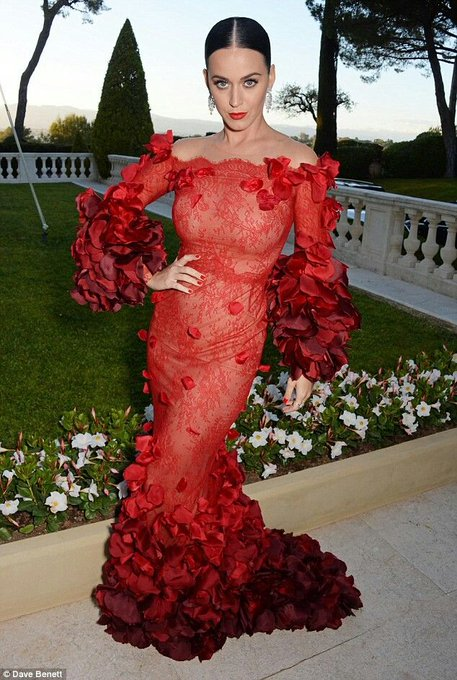 TuFavEAndalu's tweet photo. ¡Katy Perry peregrina a El Rocío en Huelva todos los años! https://t.co/p3syk82Lqc
