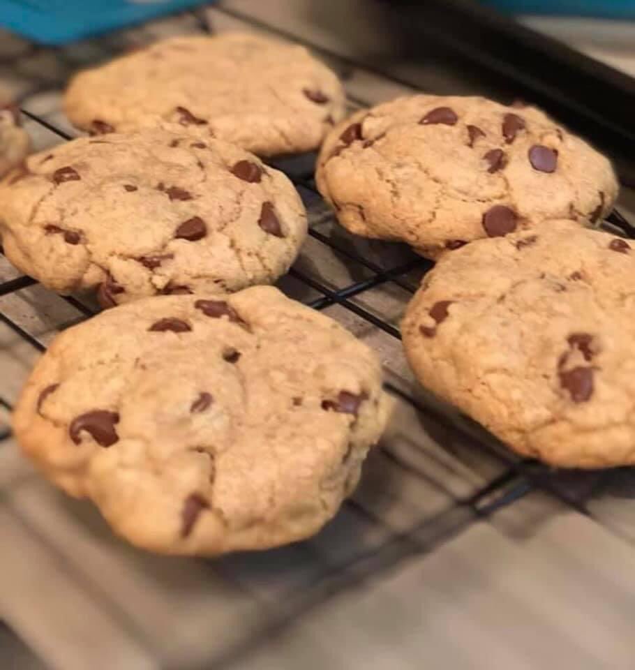 JanelleBakes's tweet photo. 🚨🍪🚨Last chance to place your order for Giant Chocolate Chip Cookies for pickup tomorrow! 

$20 per dozen 

Order by 3pm today https://t.co/njBtJIWE8f
