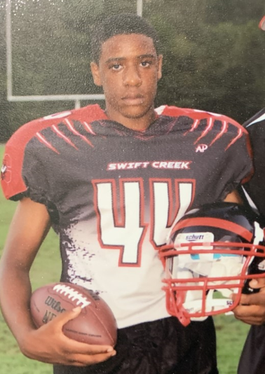 pmccreecross2's tweet photo. I love you Buddy! Nothing to prove! Just be YOU! Game Day Ready!💚🏈#senioryear #mommymoment #fewtears #44magical @kendallcross44 @KC1168 https://t.co/DdNAE4Ja53