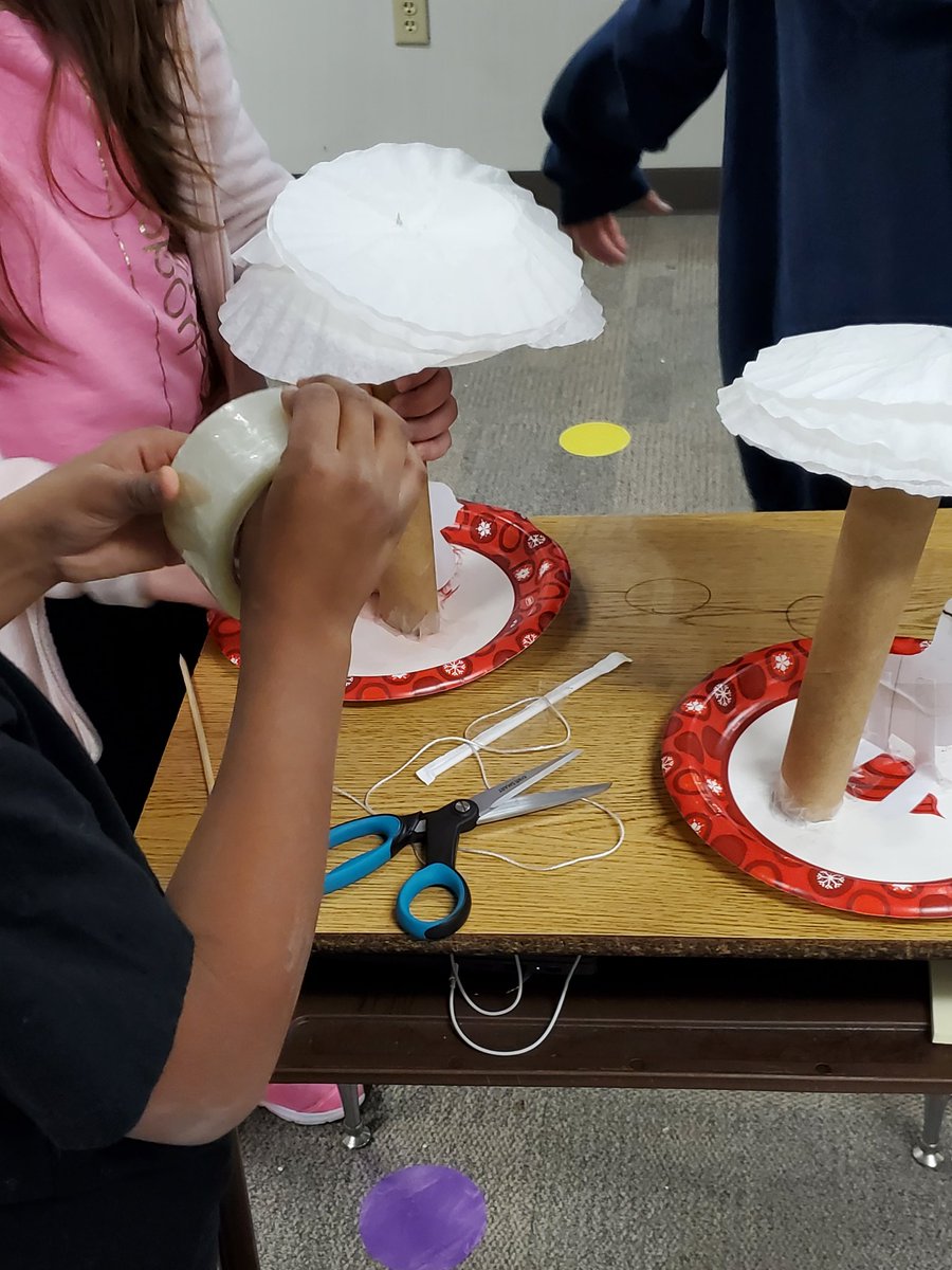 TessSmithTX's tweet photo. 4th grade bulldogs were engineering a device that would allow them to cohabitate with their inherited trait differences. #BlantonBullogs @BlantonBulldogs @mstranstem @ https://t.co/ZVHlOZv4zT