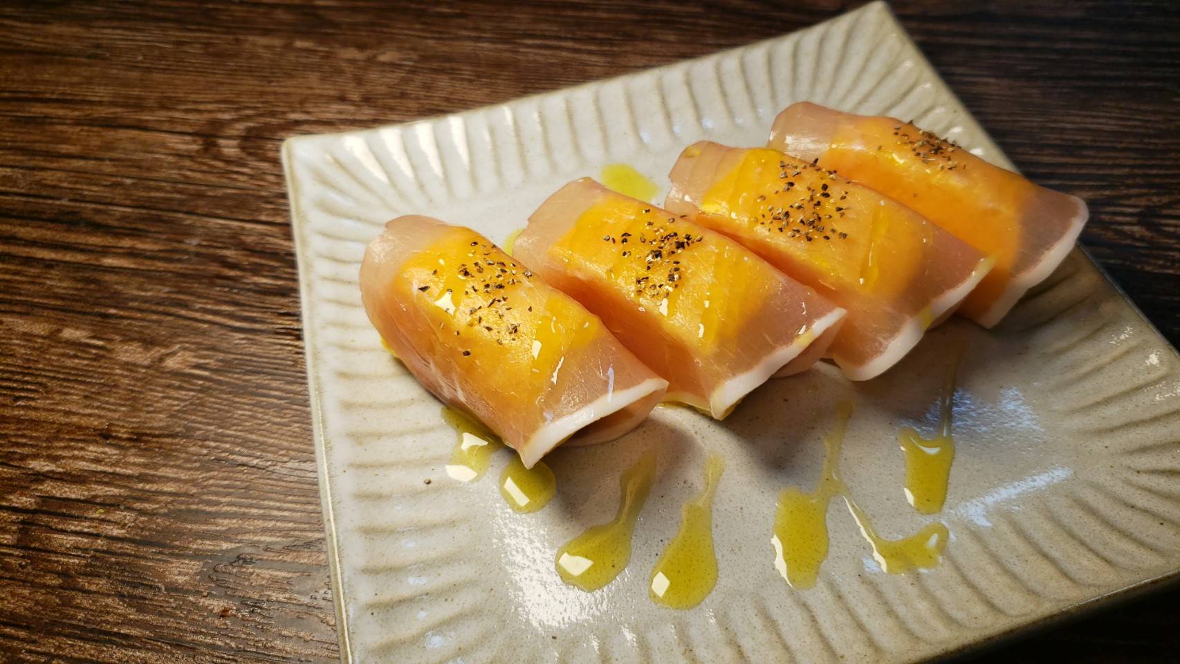 Twitter 上的 リュウジ 料理のおにいさんバズレシピ これ今ガチでハマってるおつまみなんですけど コンビニのだし巻き玉子にコンビニの生ハム巻いて黒胡椒とオリーブオイルかけたやつガチで商品化してほしいくらいうまいす 白ワイン何本あっても足りないす このウマさ Twitter 上的 リュウジ 料理のおにいさんバズレシピ これ今ガチでハマってるおつまみなんですけど コンビニのだし巻き玉子にコンビニの生ハム巻いて黒胡椒とオリーブオイルかけたやつガチで商品化してほしいくらいうまいす 白ワイン何本あっても足りないす このウマさ