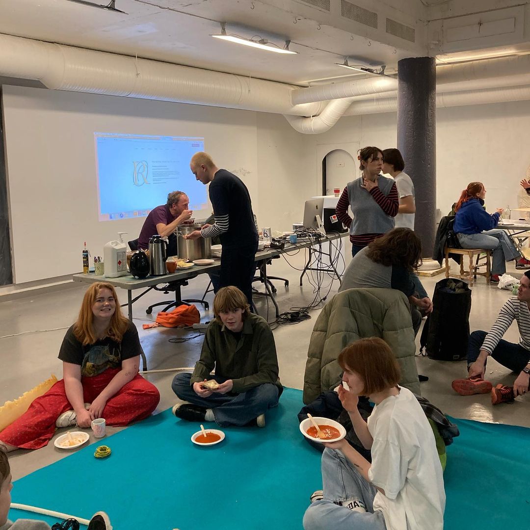 Great visit today from The Richter Olsen Art Foundation
<a href="/TheRichterOlse1/">The Richter Olsen Art Foundation</a> - showcasing their eclectic art collection to our students. Hope you enjoyed the soup :D

Looking forward to having you back!