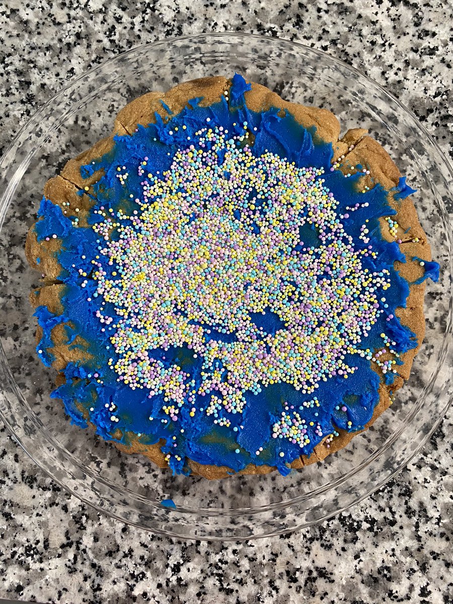And here’s the final cookie cake! 100% chance of sweetness here and yes a chance of rain this weekend too. Join me on <a href="/FOXBaltimore/">FOX Baltimore</a> Midday at 11AM. #mdwx