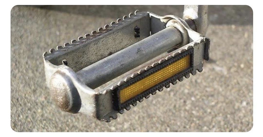 Fotoğrafa bakınca kaval kemiğiniz acıyor.