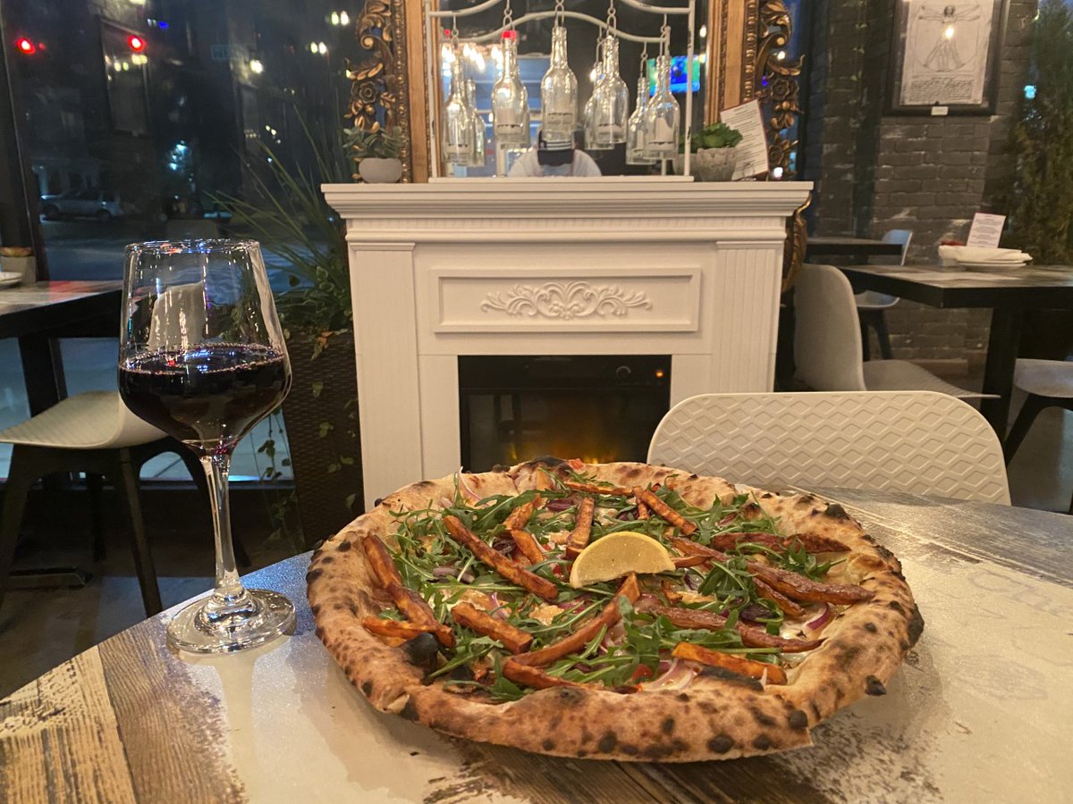 Who's headed to @DaVinci this Devour? They're serving up three-courses of salads, appetizers and two entree's for just $40! Check out their menu and the full list of participating restaurants at devourbtown.org! #DevourBtown