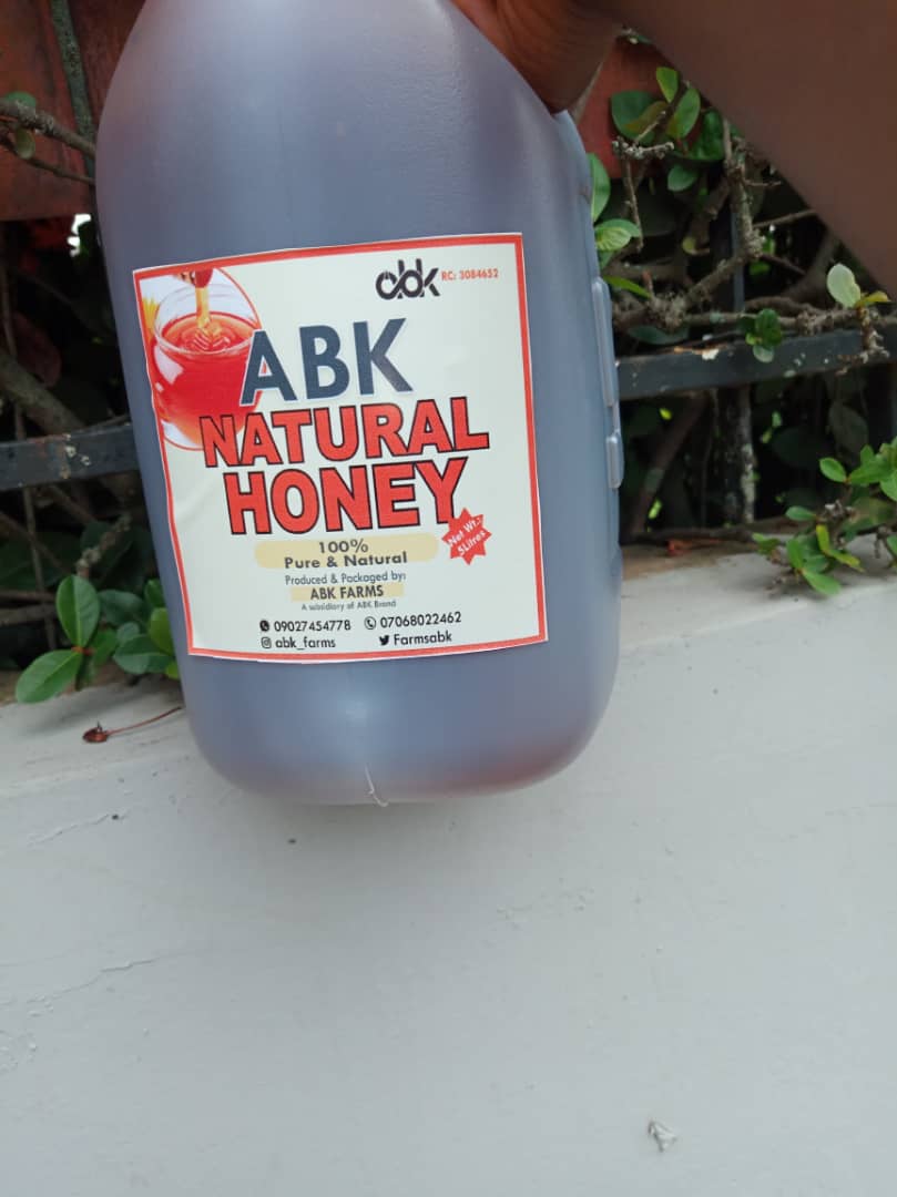 Kaosarahadeyi's tweet photo. Hi #AbujaTwitterCommunity 
We @FarmsAbk have natural honey for sale in Abuja and we give maximum guaranty on the originality. 💯

Frame 1 (1litre): 3k each
Frame 2 (5litres): #13500
Wholesale package also available.

Pls retweet. 🙏 https://t.co/06UouMSNlN