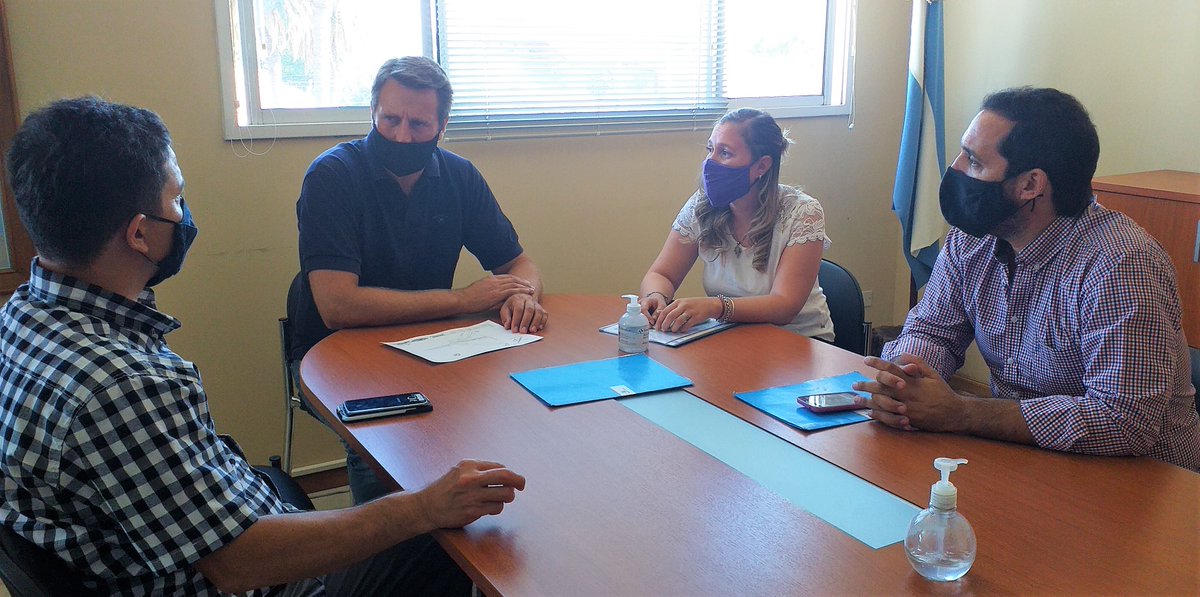CarinaLambrecht's tweet photo. En el #19Distrito @gtrankels se reunió con @mincarelli_juan @FaustoGraves y @RuesgaJorge para interiorizarlos acerca del estado del distrito y de las acciones que se están gestando en materia de #ResponsabilidadSocial para la región #ReconstrucciónArgentina #VialidadNacional https://t.co/7LcZtbCLCz
