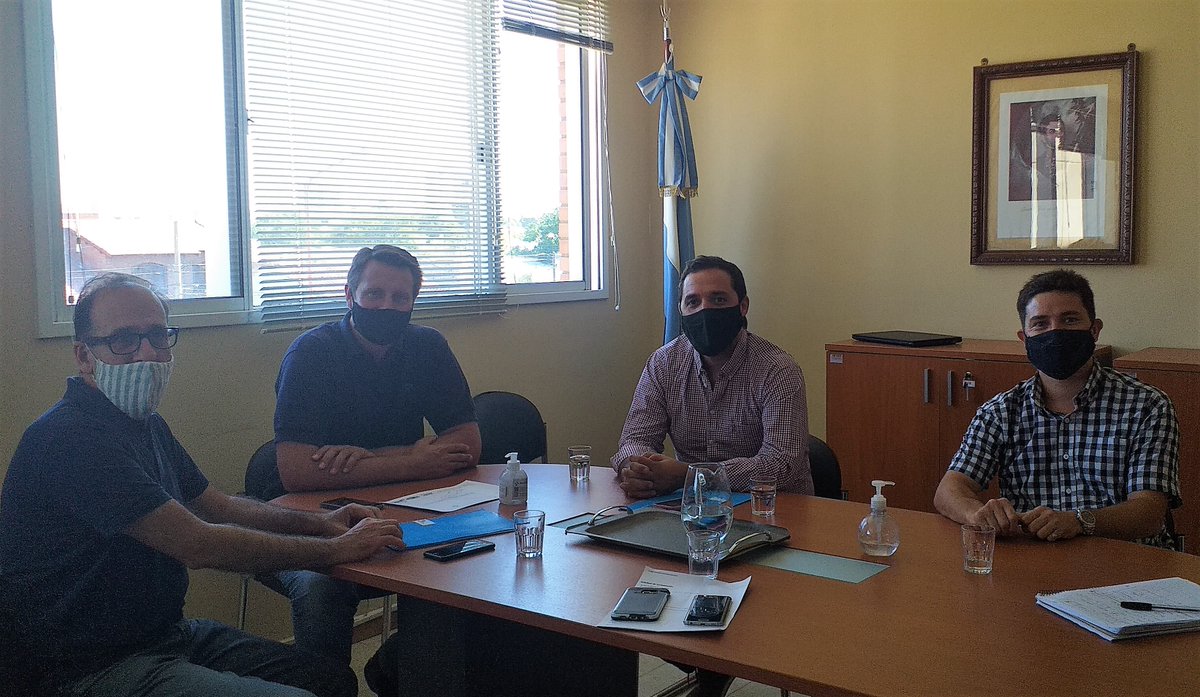 CarinaLambrecht's tweet photo. En el #19Distrito @gtrankels se reunió con @mincarelli_juan @FaustoGraves y @RuesgaJorge para interiorizarlos acerca del estado del distrito y de las acciones que se están gestando en materia de #ResponsabilidadSocial para la región #ReconstrucciónArgentina #VialidadNacional https://t.co/7LcZtbCLCz
