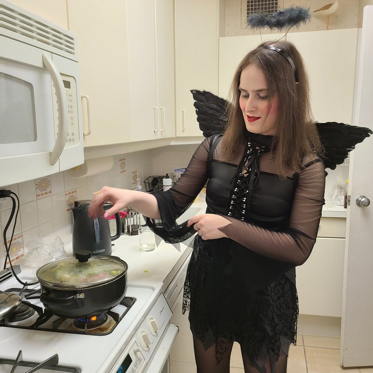 AbbyChavaStein's tweet photo. Okay, I realize that a devil who doesn't share any of her food is just boring.
So for today, #Purim day, will be sharing some of my food (well, #PhysicallyDistanced... virtually).
Because, my favorite kind of demonic action is forcing people to eat ๐น
#ืคืืจืืืฉืื ืืืืืื ๐ https://t.co/AmpePOjoyC