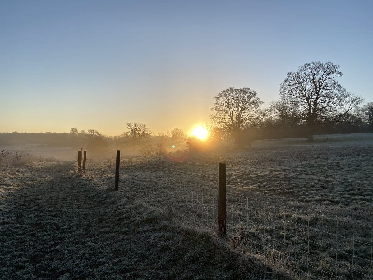 Yesterday a lumpy, leggy slog - today the complete opposite...a smooth, fresh-legged, float. Amazes me how performance can vary so much from day-to-day...one of the joys of running I guess....<a href="/runr_uk/">Runr</a> <a href="/UKRunChat/">UKRunChat</a> <a href="/UKRunning1/">UK RUNNING®</a> <a href="/AllRunnersHere/">RunnersRus</a>