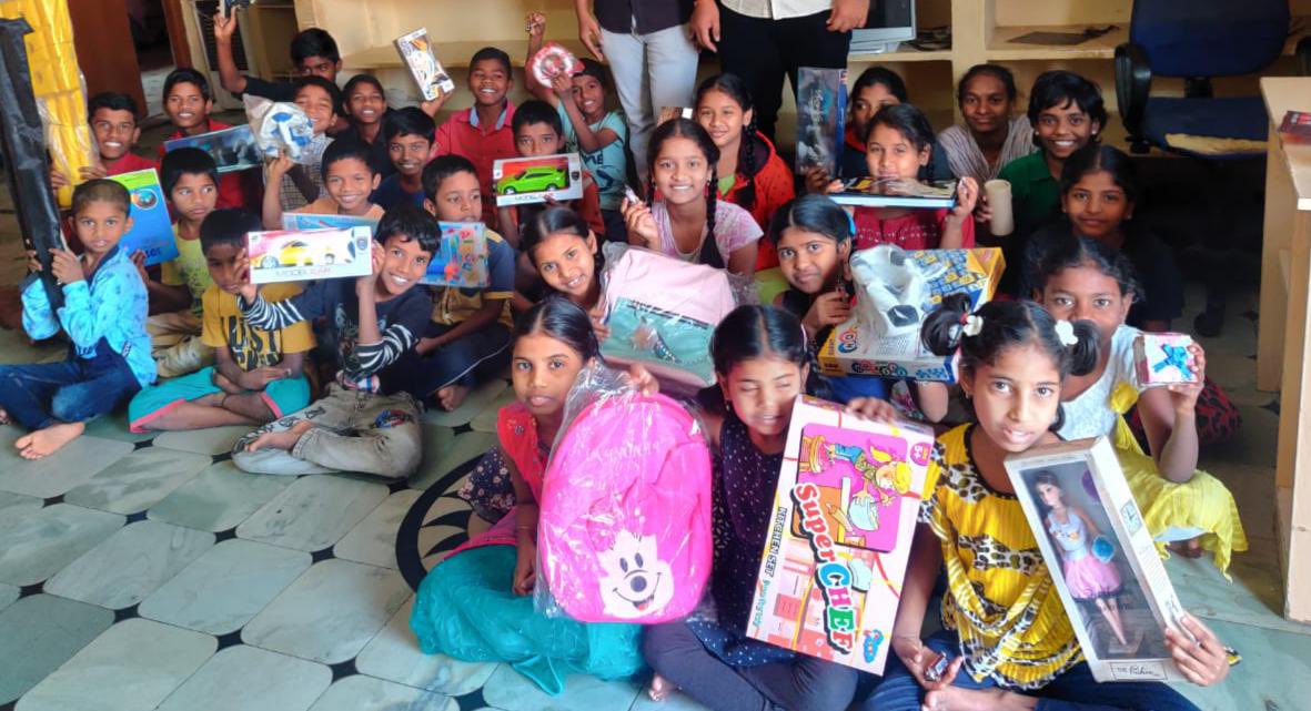kartha_ngo's tweet photo. Dear all,
Glad to share with you all that team Kartha visited Yuvatha orphanage, Boduppal,Hyderabad. 
Spent some quality time with them.
We tried to fulfill their little wishes by buying their dream toys,books etc.
Thanks to all the Donors,Volunteers &amp;Supporters.
-Thank you https://t.co/sy6luYF1hm
