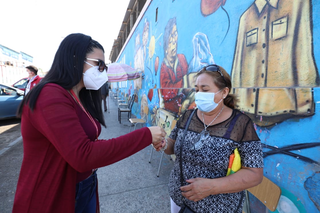 dideco_afta's tweet image. AHORA 👉 Un nuevo operativo en terreno, esta vez en la feria Prat de población O'Higgins, junto a #CMDS con toma de test PCR gratuitos y asistencia social a vecinos #MuniEnTerreno #Antofagasta