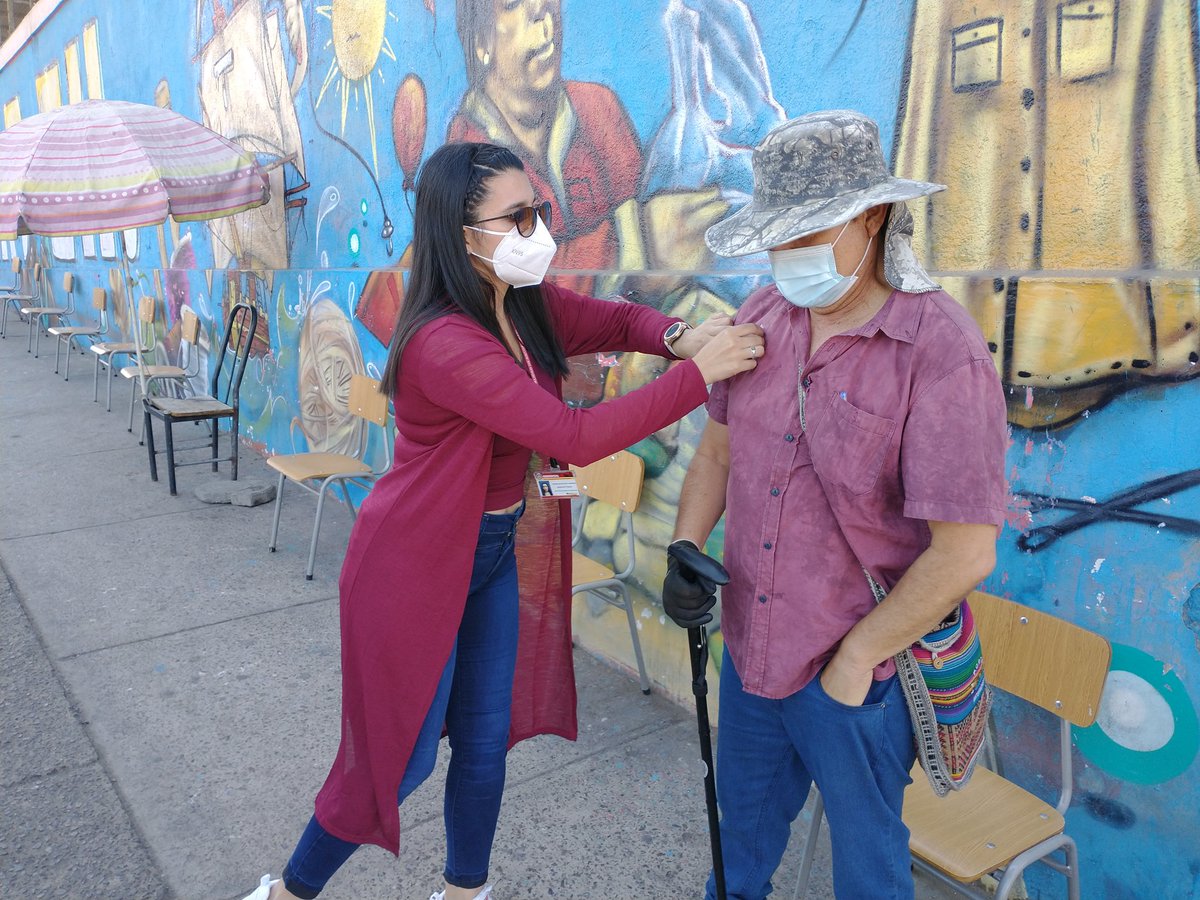 dideco_afta's tweet image. AHORA 👉 Un nuevo operativo en terreno, esta vez en la feria Prat de población O'Higgins, junto a #CMDS con toma de test PCR gratuitos y asistencia social a vecinos #MuniEnTerreno #Antofagasta