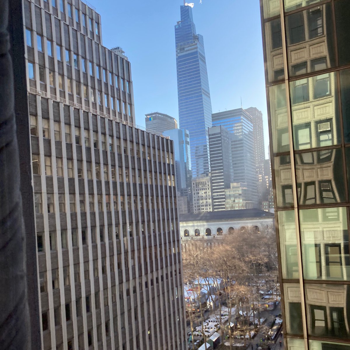 110west40's tweet photo. Happy Friday from #midtownNYC ☀️ It might be a little chilly outside, but the views of @bryantparknyc from our building remain beautiful #AdamsCoMMUNITY #CRE #NYCviews #commercialrealestate #officespace #garmentdistrict @AdamsRENYC #CRENYC https://t.co/sec84L7jvC