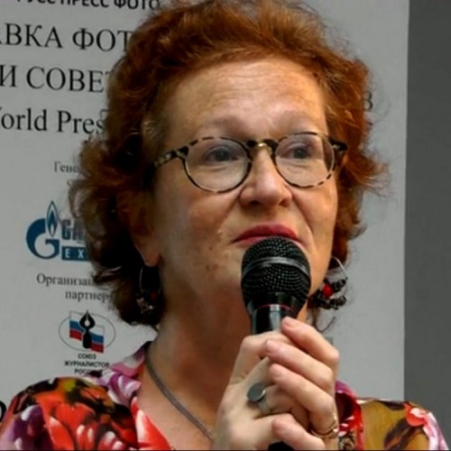 Российский журналист Виктория Ивлева приехала в Ходжалы после его оккупации армянскими войсками. Она сфотографировала улицы города, усыпанные мертвыми телами его жителей, в том числе женщин и детей. #JusticeForKhojaly