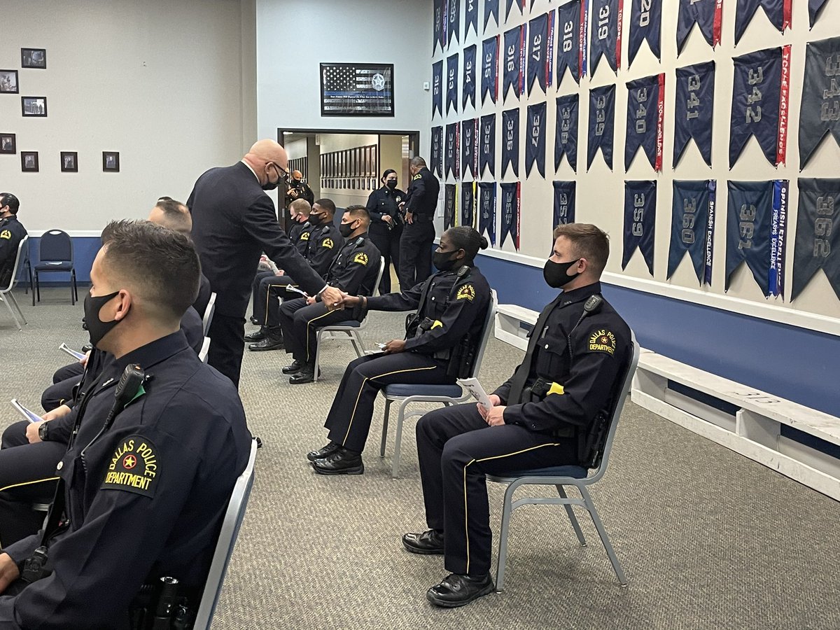 DallasPD's tweet photo. Pastor Rayford Butler welcomes #Class372 as they wait for the graduation to begin. @DPDChiefGarcia https://t.co/YDpC1rhe5h