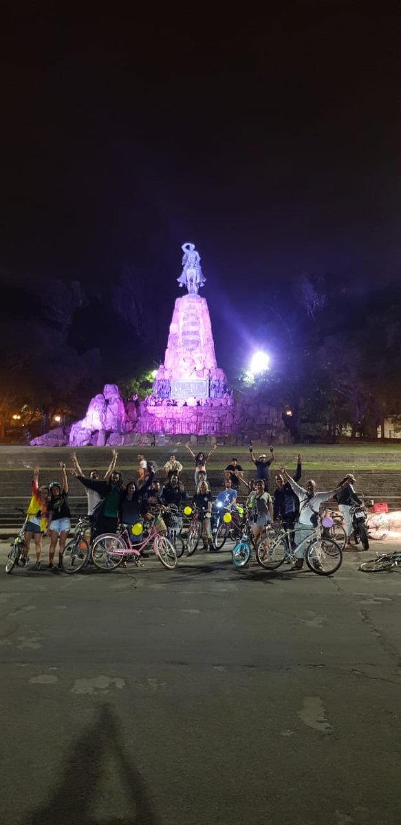 AgusFuz's tweet photo. Pedaleamos con #MasaCríticaSalta reviviendo el espíritu y la alegría de rodar juntxs. Camino al @ForoMundialBici vamos que vamos!!!! #moviendomasas #FMB10 https://t.co/PkdAYhtqtE