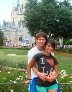 TeamLeoM's tweet photo. Quien pudiera tener una relación como la de Messi y Anto https://t.co/sg7nACsPkS