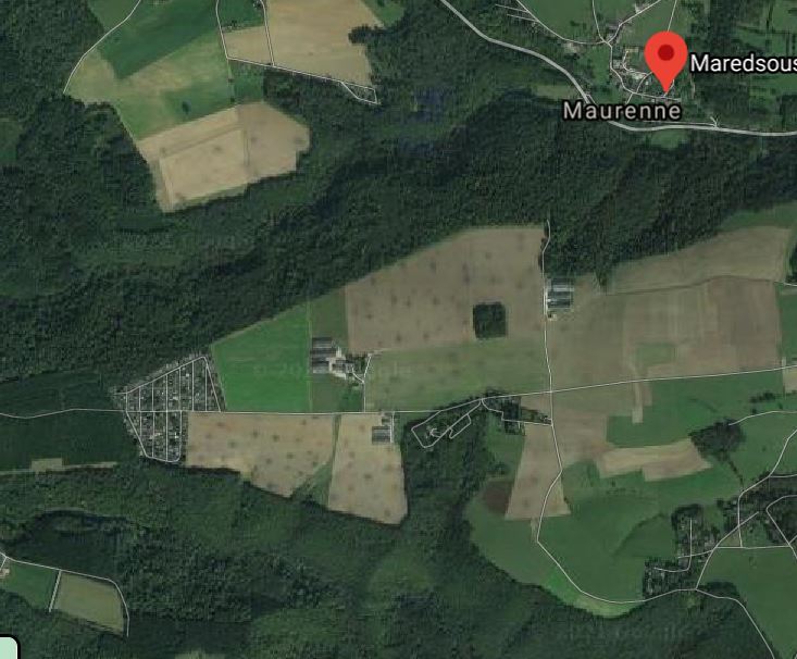 Nav presentatie Bert Groenewoudt van <a href="/RCE_erfgoed/">Rijksdienst voor het Cultureel Erfgoed</a> gistermiddag bij webinar Historische Landschapsecologie van Bossen eens op de luchtfoto rond Maredsous (België), gekeken, en de zwarte stippen van middeleeuwse houtskoolmeilers vallen direct op!