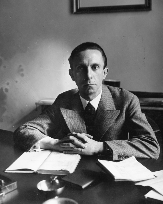 DonArturito's tweet image. #sensitivityreader. Joseph Goebbels, de eerste Empfindlichkeitsleser