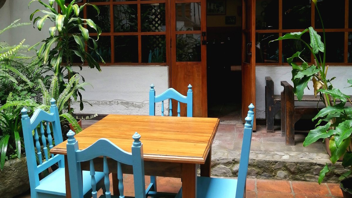 So, maybe we can't go everywhere yet, but we can have a nice meal in a beautiful and healthy ambience. 

Opened (for now) Thursday-Sunday
Find us in Juan Montalvo and Bolívar in Otavalo

#otavalo  #ecuador #homemadefood #dinner #lunch #petfriendly #restaurants