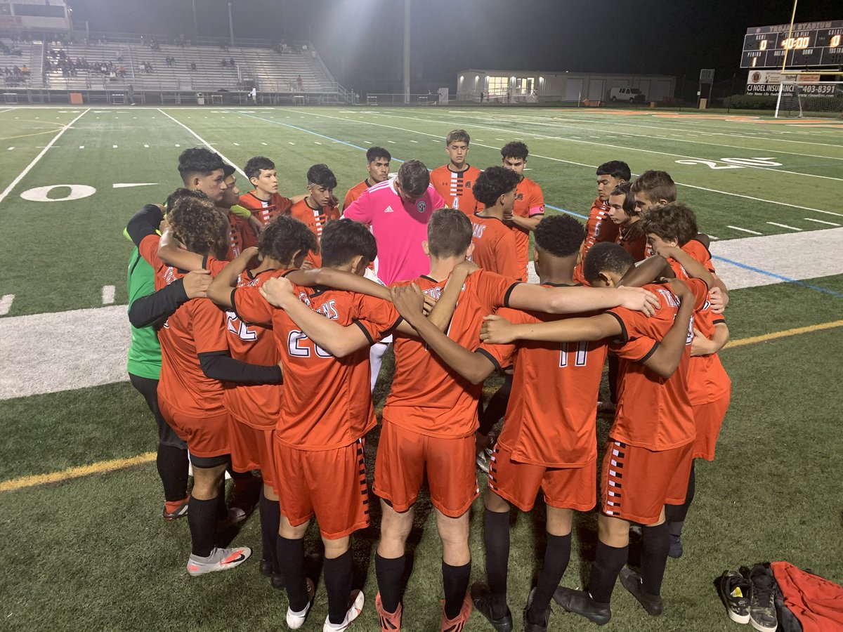 nano__swagger's tweet photo. State semi finals today #GoLelyGo π€π§‘π€π§‘ https://t.co/BizmLU83So
