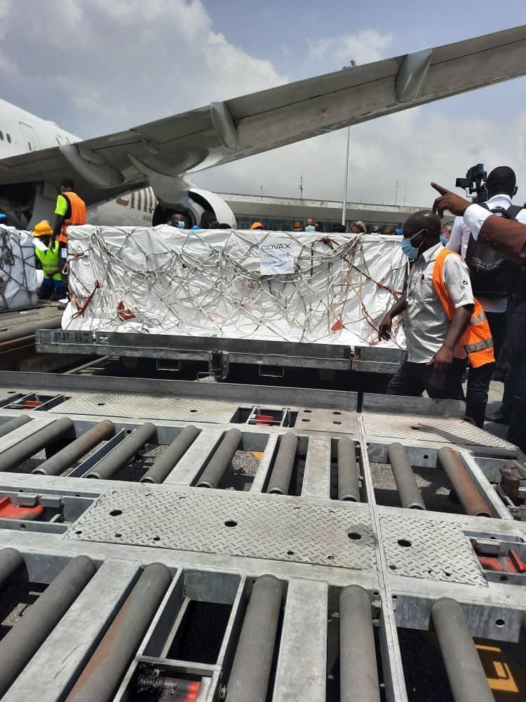 sublime_ci's tweet photo. Arrivée ce jour des vaccins anti-covid-19 en Côte d'Ivoire.
#stopcovid19 https://t.co/9AUKvXqn5X