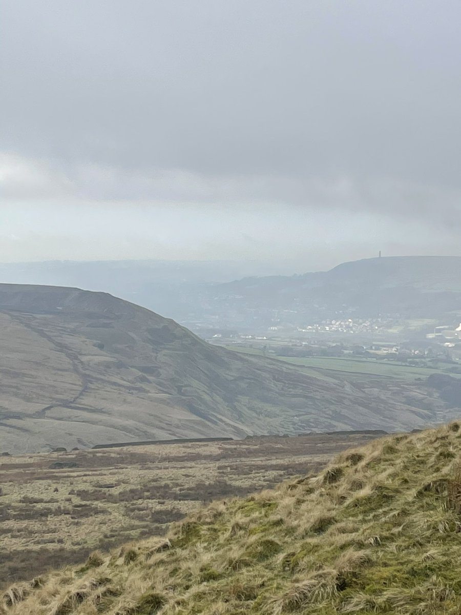 steverees80's tweet photo. Thought I’d treat myself to a relaxing day off work... by running a double hilltop half marathon 🙈🤣 Ran out to #CowpeLowe via #LeeQuarry #TopOfLeach & #CraggQuarry & caught some amazing views along the way! ☀️⛰⛰🏃🏻♂️ Feet up for the rest of the day now! 😴 https://t.co/MdjSk8yDwk