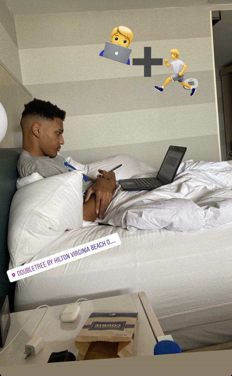 JaydinBlackwell's tweet photo. 8AM 📚 4PM 🏃🏽‍♂️@adidasnational https://t.co/rKXfvIMmkL