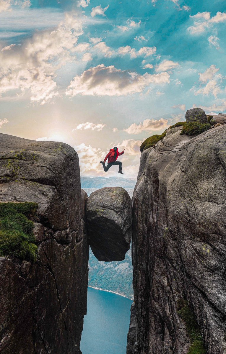 When it feels the scariest to jump,that's exactly when you jump.
One of our awesome friend's most thrilling moments. Jumping on a hanging stone.

Would you dare 😍?

Jumper: <a href="/b/">b</a>.blanked 
#GlobeJumpers #Keepjumping