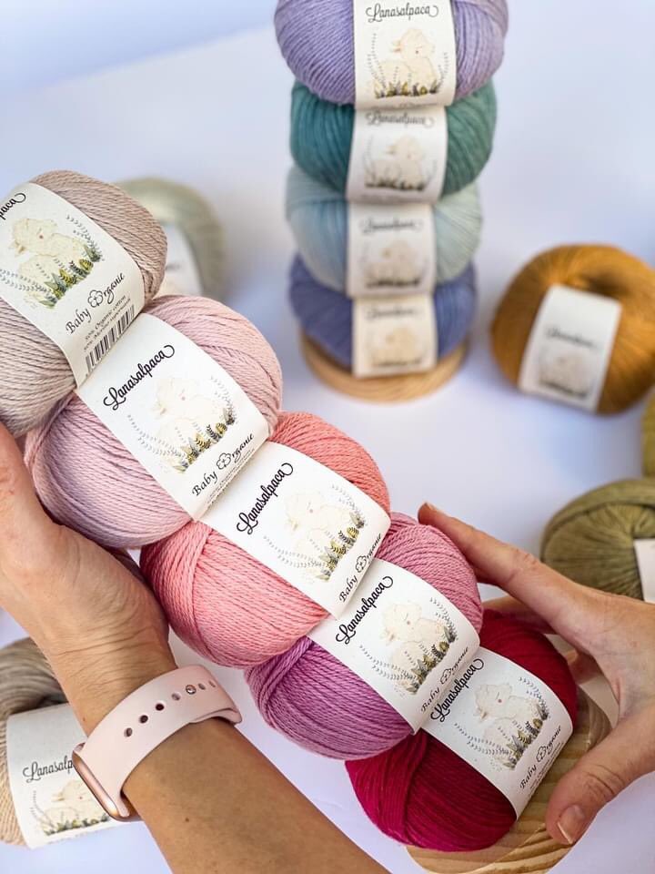 LanasAlpaca's tweet photo. Baby Organic 

Llega con 18 tonalidades para que tus creaciones estén llenas de color. 
Su mezcla de algodón orgánico y Merino superwash  hace que sea una calidad perfecta para este tiempo. 
#lanasalpaca #tejer #tricot #knitters #crochet https://t.co/FPGDDxTNK5