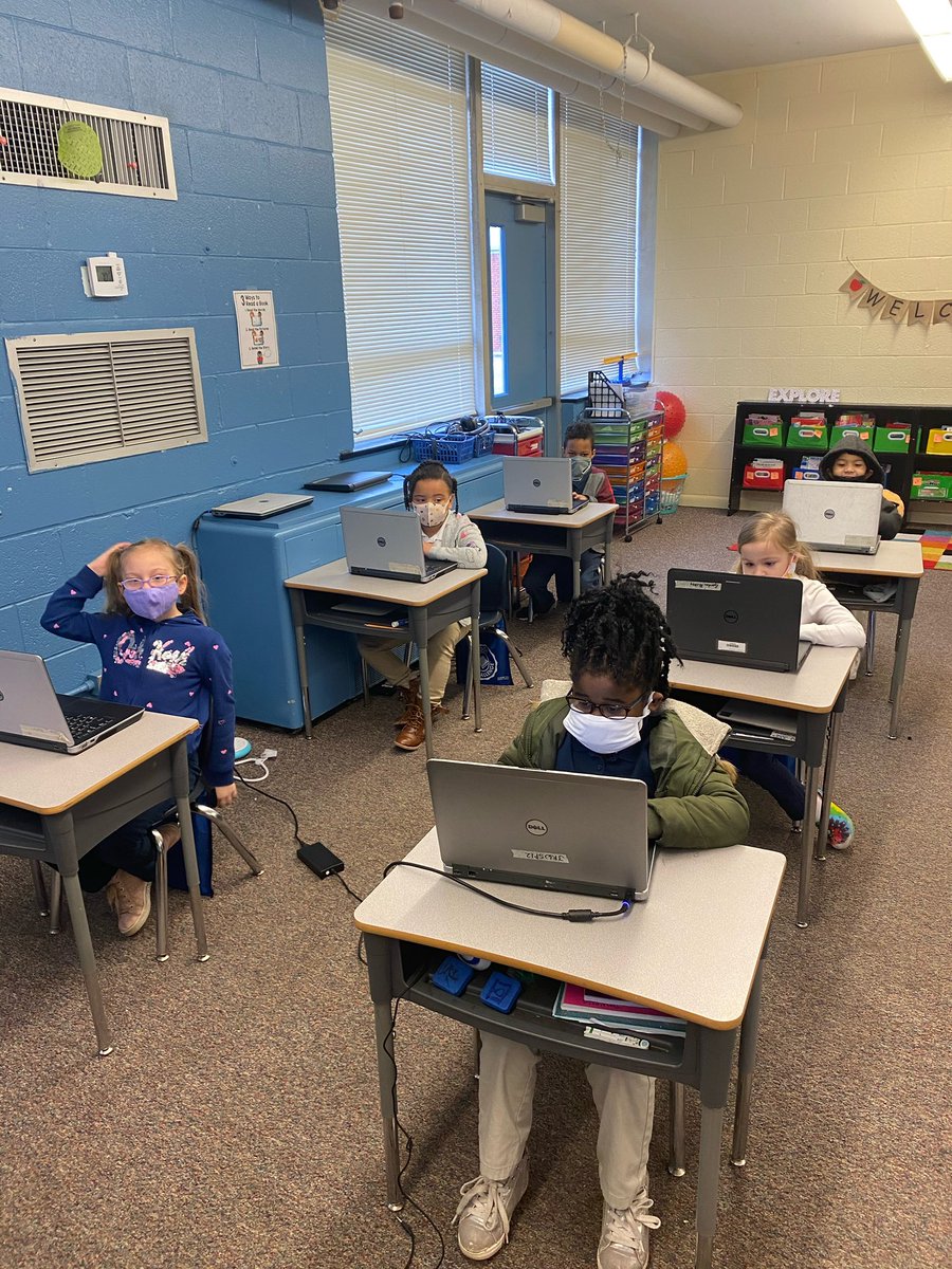 <a href="/ClydeErwinElem/">CEEMS</a> Miss B Jones &amp; her Ss are excelling on their own with <a href="/SMART_Tech/">SMART Technologies</a>  #SmartLearningSuiteOnline  Today they are counting numbers! Great job! #GradualRelease #OnslowDLT