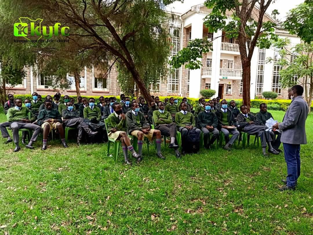 YFCintl's tweet photo. "So listen here guys, man-to-man, ..."
Shem Irungu - The National Director - YFC Kenya; shares a moment with students from Alliance High School.
#IamYFC #Generation21 #anchoredtotherock π°πͺ https://t.co/JoKfoghE4W https://t.co/7pEf4eKv1S