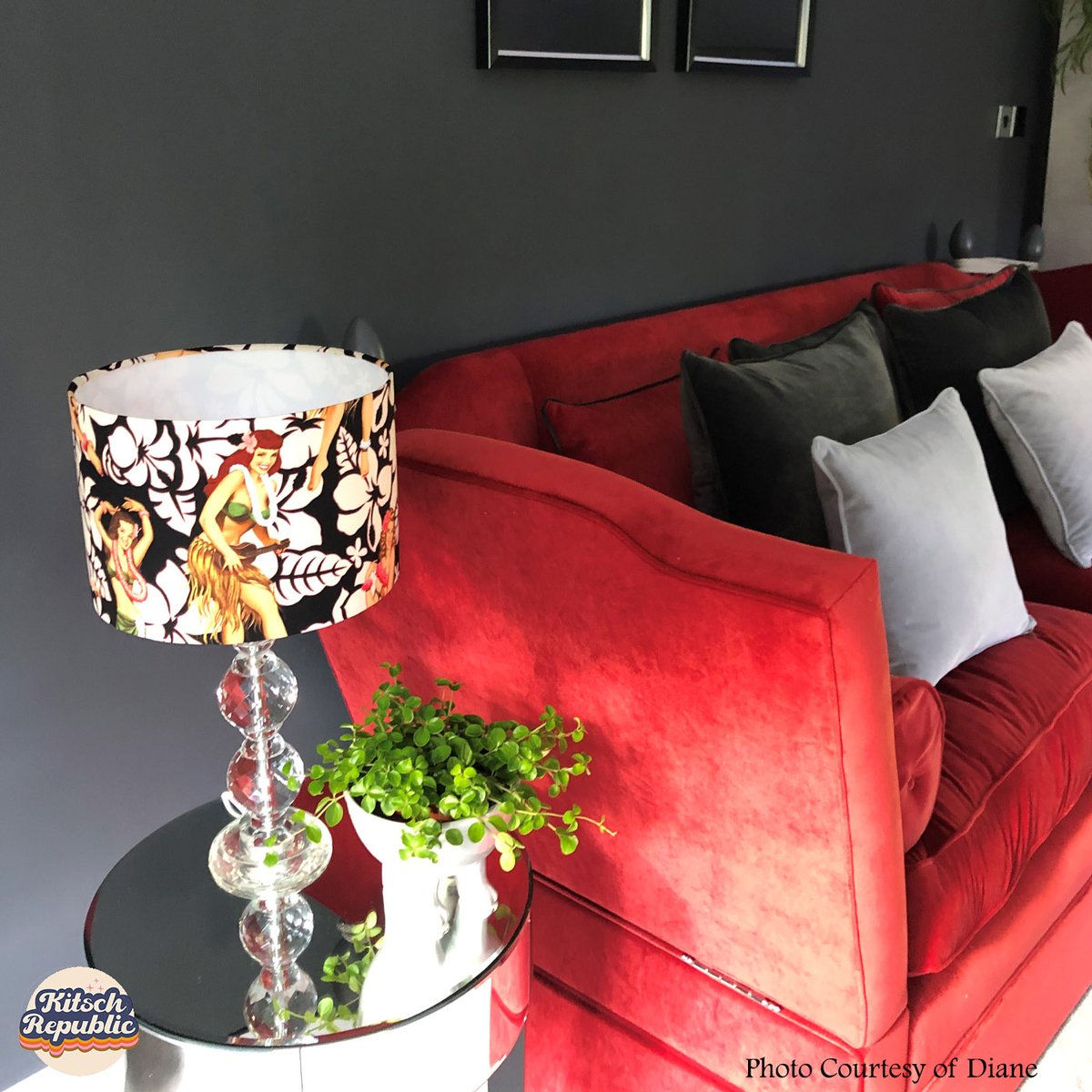❤️🖤❤️🖤Happy Weekend!!❤️🖤❤️🖤
Well the weather feels so much nicer, the days are getting longer - warms my frozen heart!  I hope that you have a lovely weekend!
Thanks to Diane for sharing this photo of her new #kitschrepublic lampshade in it's new home - summer in a lampshade!
