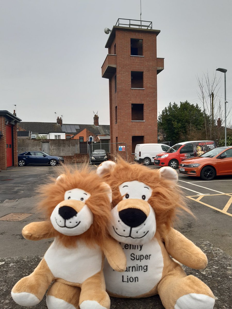 Lenny and Leroy have enjoyed learning about people who help us. Today they visited somewhere to find out more about one of the jobs. Where do you think Lenny and Leroy went? @AlbertPyeRavens <a href="/missbattAP/">Lucy Batt</a> <a href="/MissDayAlbertP/">Miss Day</a>