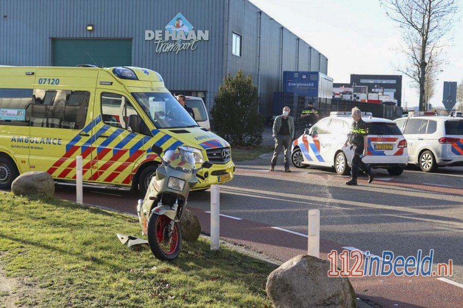Motorrijder gewond bij aanrijding met bestelbus in #Nijkerk. 112 in Beeld.