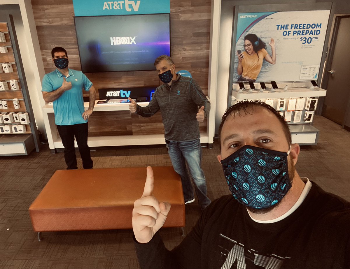 Team Quincy is pumped &amp; excited for the weekend! We are ready to finish February off strong! 💪🏻🔥
<a href="/TomMonahan10/">Tom Monahan</a> @joe_boxer44 <a href="/HammockJill/">Jill Hammock</a> <a href="/GreaterLakesMkt/">Greater Lakes Market 🌊</a>