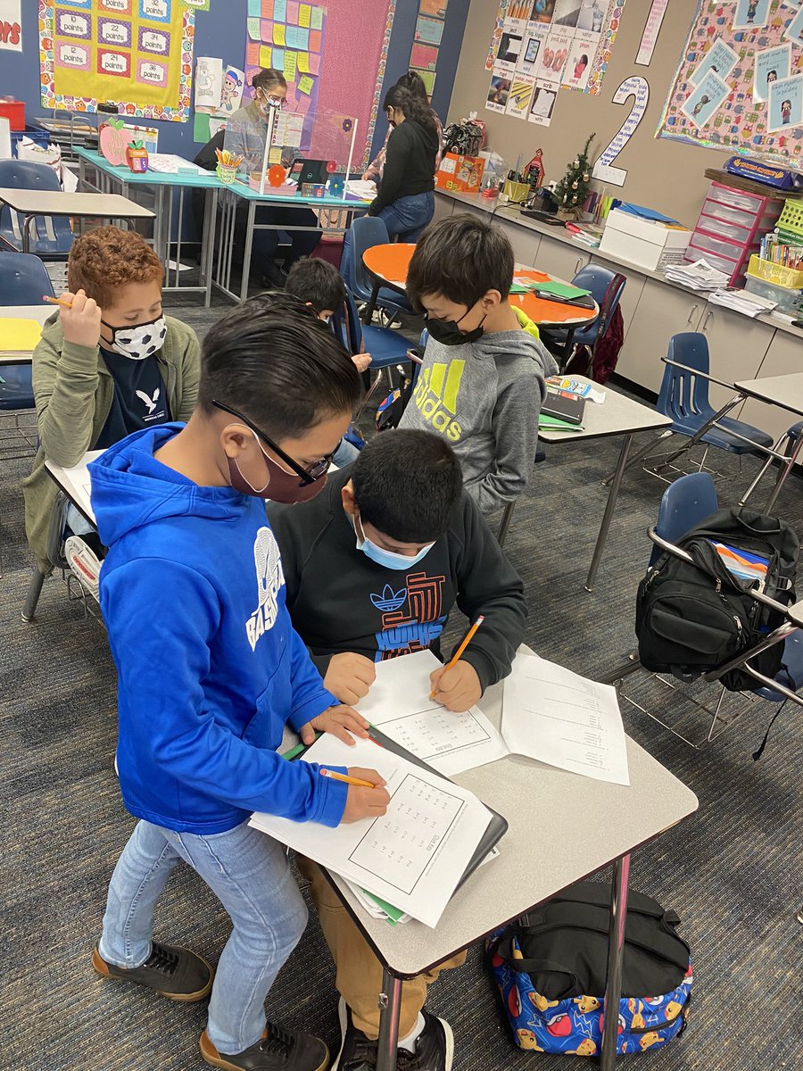 gabbytorres2017's tweet photo. Poetry escape room @LMSFreeport makes for a great Friday! #bisdpride #tothetop https://t.co/RYJbxubR1C