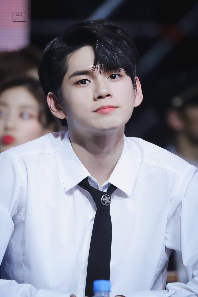 0825osw_'s tweet photo. Keep doing this
#STANWORLD #ONGSEONGWU 
#옹성우 https://t.co/2B42QwxxOo